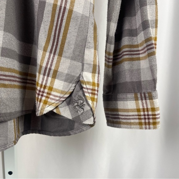 Legendary Whitetails Medium Plaid Button-Up Shirt Barn Chore Outdoor Hiking - Picture 2 of 7